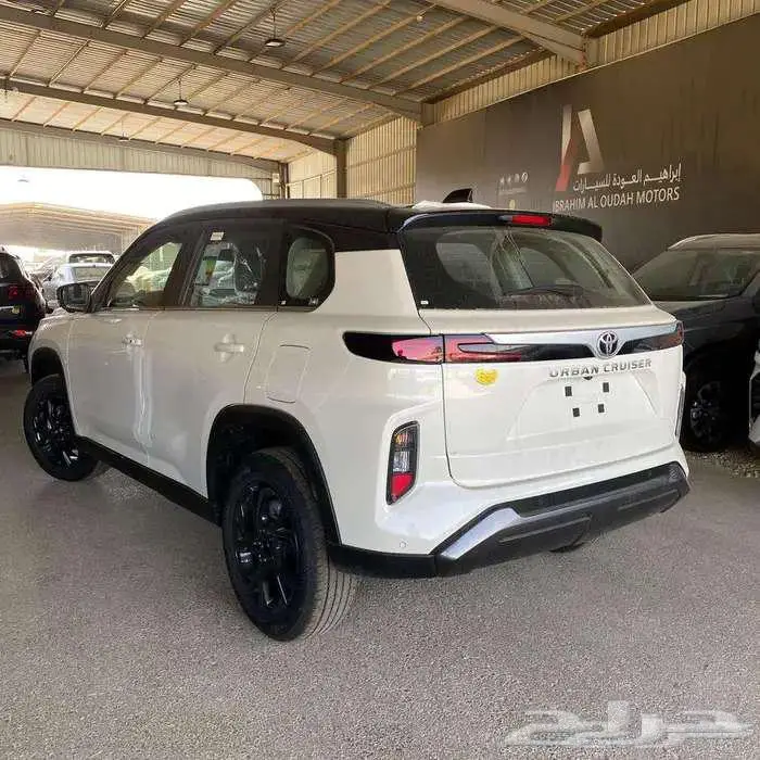 تويوتا اوربان 2026 11