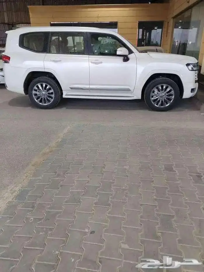 لاندكروزر جي اكس ار GXR L3 بنزين سعودي 2025 لدى الحسن 4