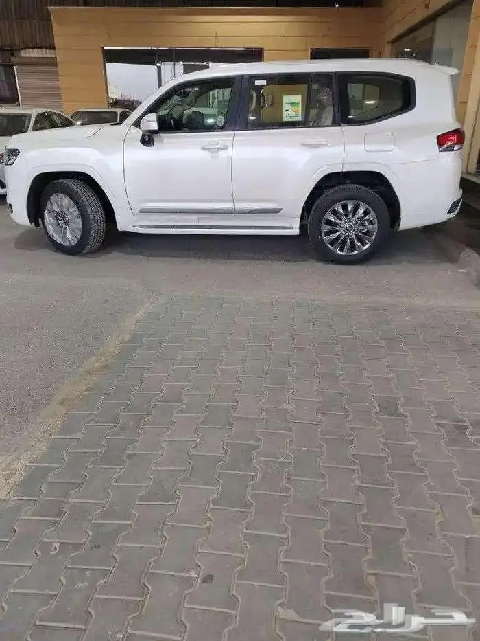 لاندكروزر جي اكس ار GXR L3 بنزين سعودي 2025 لدى الحسن 1