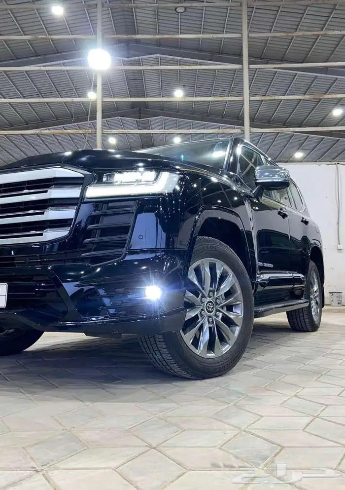 تويوتا لاندكروزر VXR فل كامل موديل 2022 9