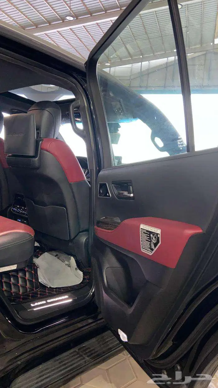 تويوتا لاندكروزر VXR فل كامل موديل 2022 35