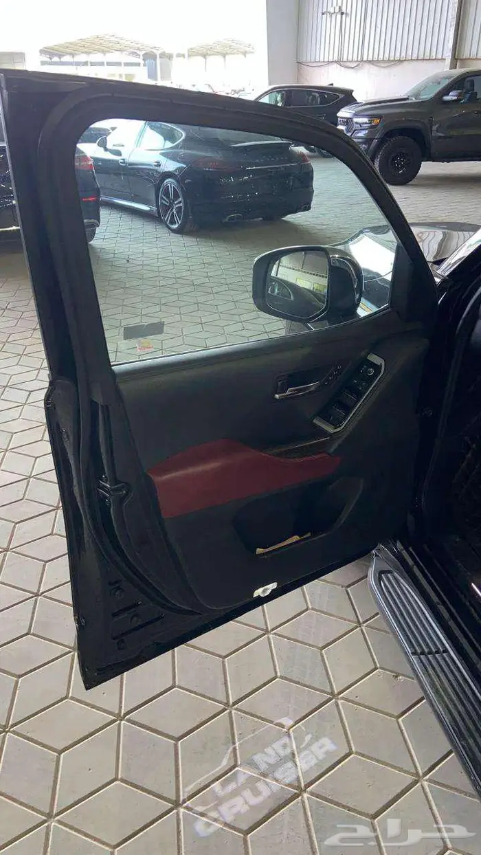 تويوتا لاندكروزر VXR فل كامل موديل 2022 18