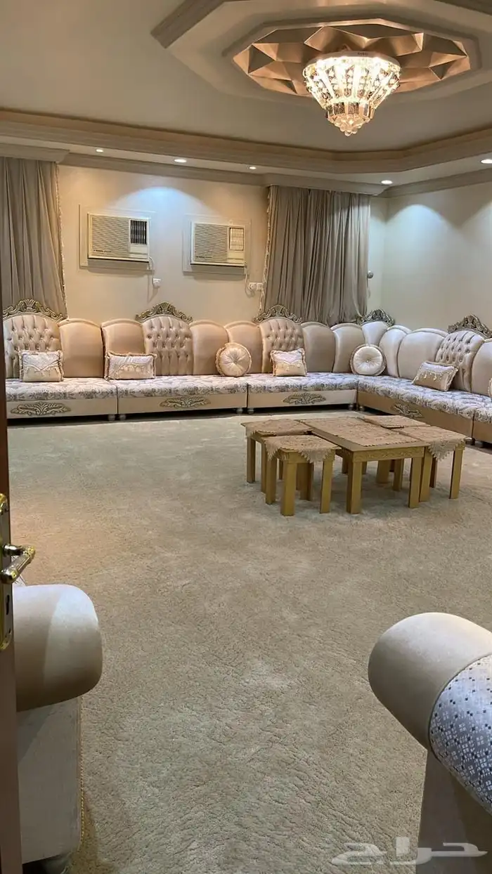 بيع كنب مع كامل ملحقاته استخدام نظيف جدا 3