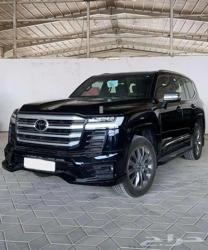 تويوتا لاندكروزر VXR فل كامل موديل 2022 3