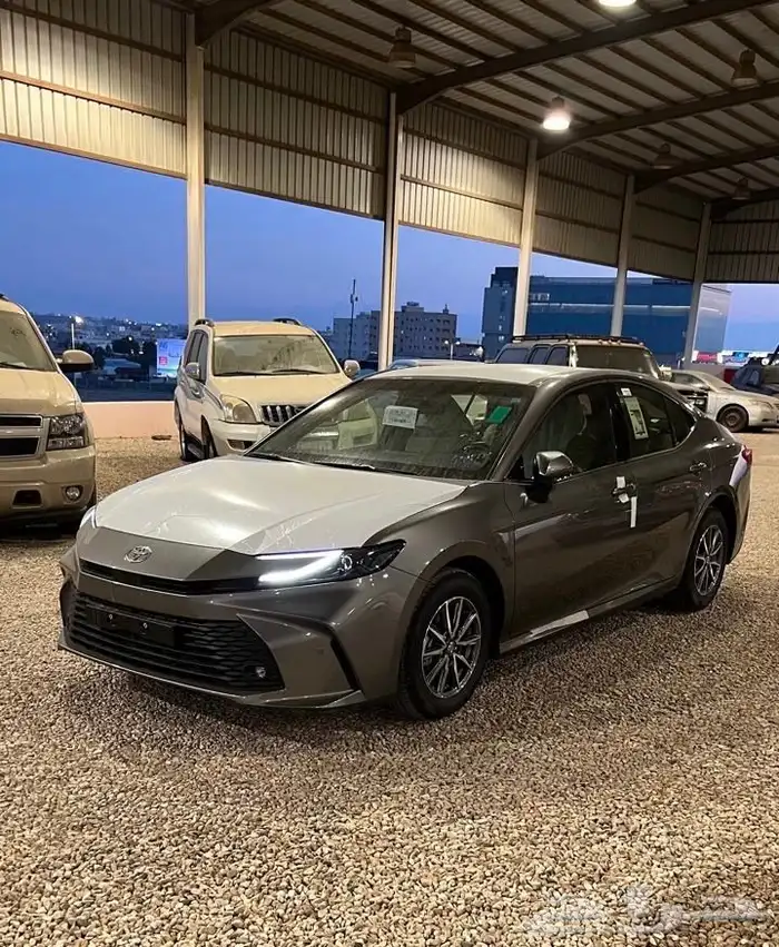 كامري 2025 بنزين سعودي اصفار رمادي 12