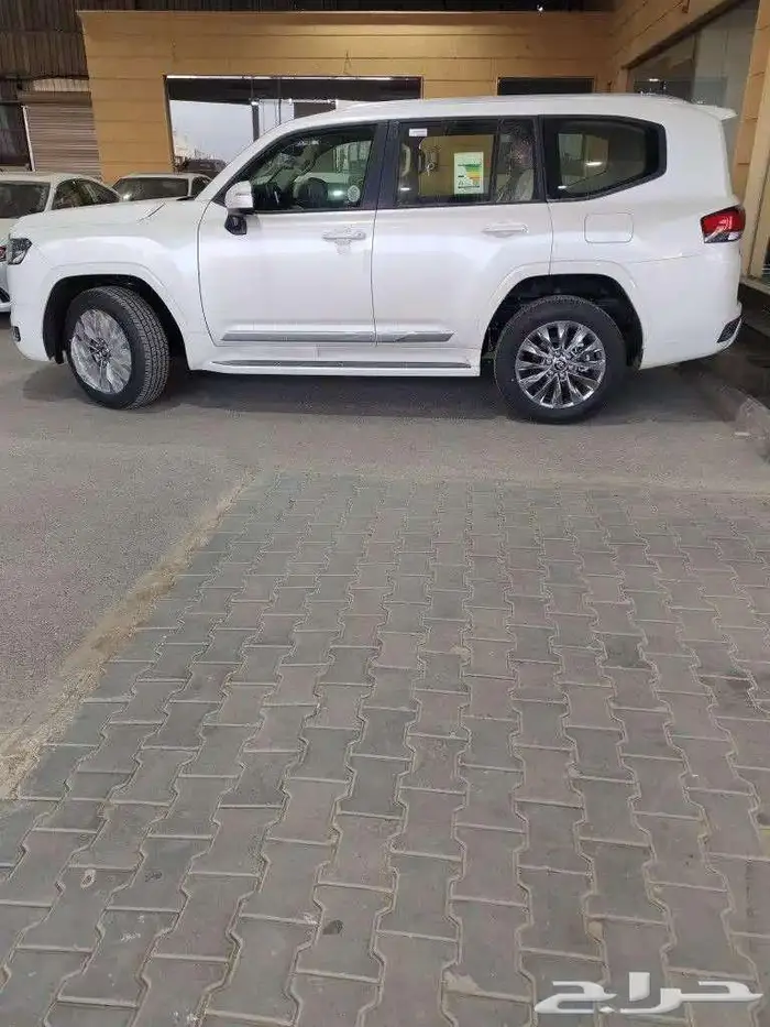 لاندكروزر جي اكس ار GXR L3 بنزين سعودي 2025 لدى الحسن 1