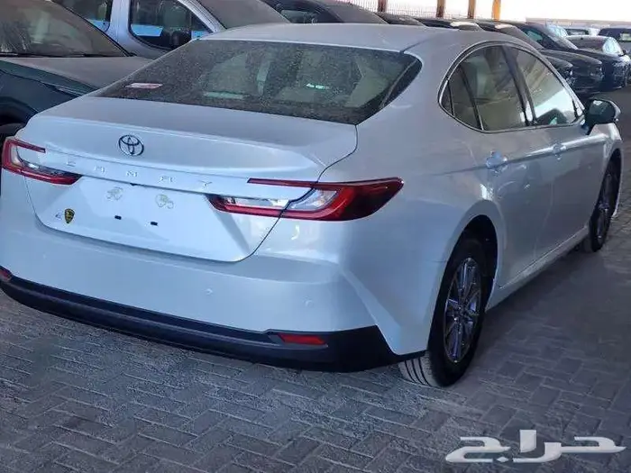 تويوتا كامري ستاندر بنزين 2025 1