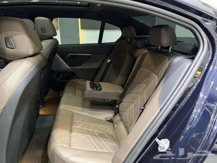 بي ام دبليو - الفئة الخامسة 520i - 2024 كت ام 35