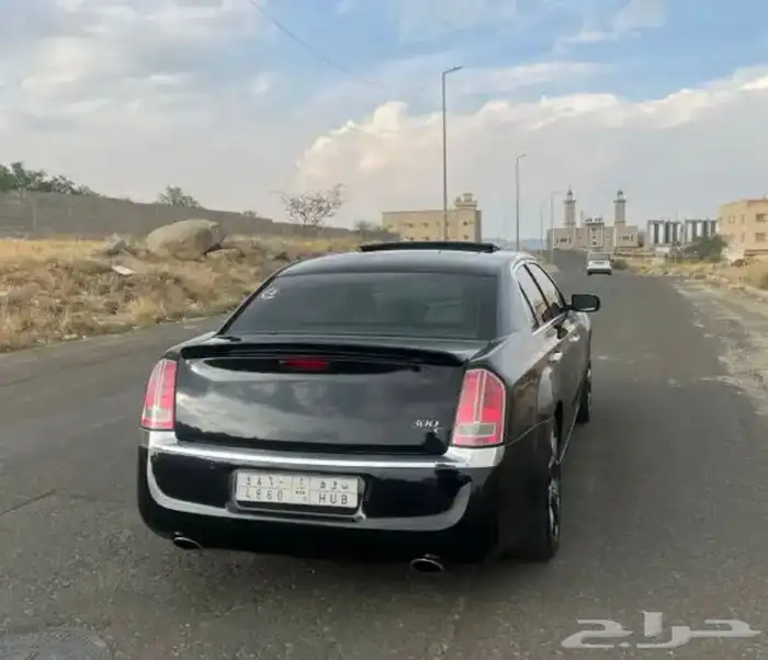 كرايزلر فل كامل هيمي 2013 مكينة 8 سلندر نظيف 4