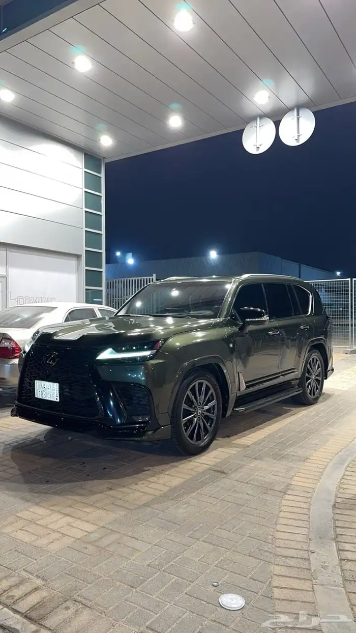 للبيع لكزس lx600 اف سبورت 0