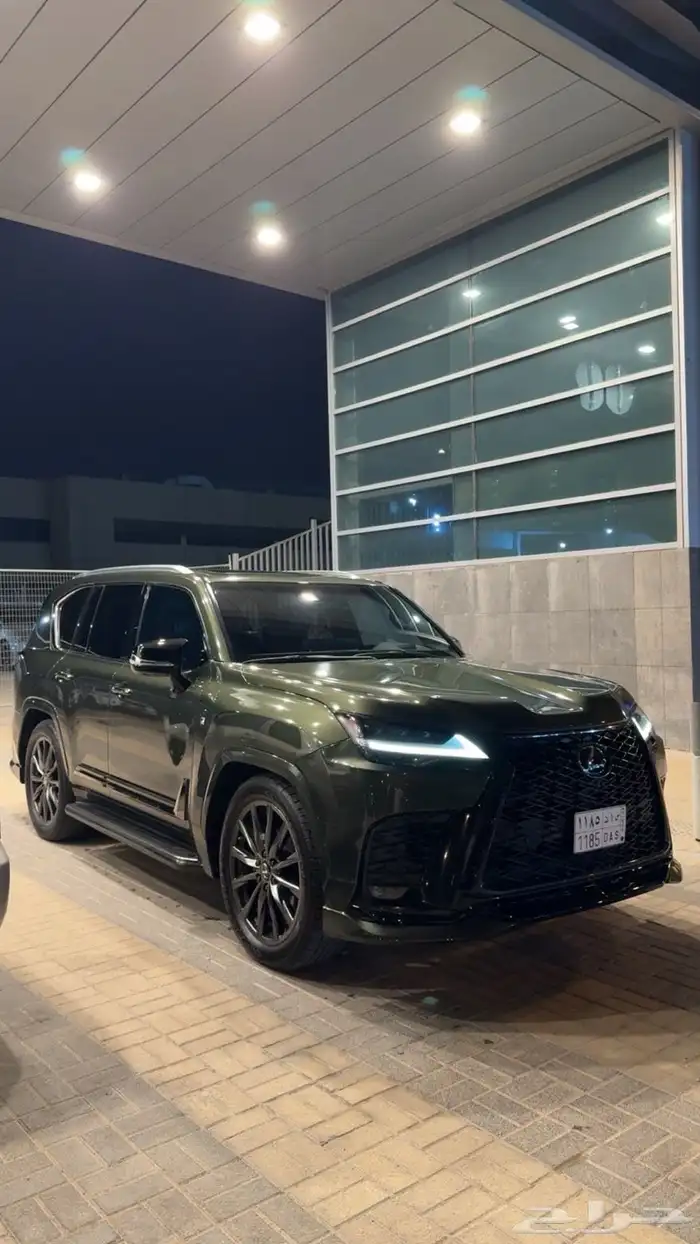 للبيع لكزس lx600 اف سبورت 1