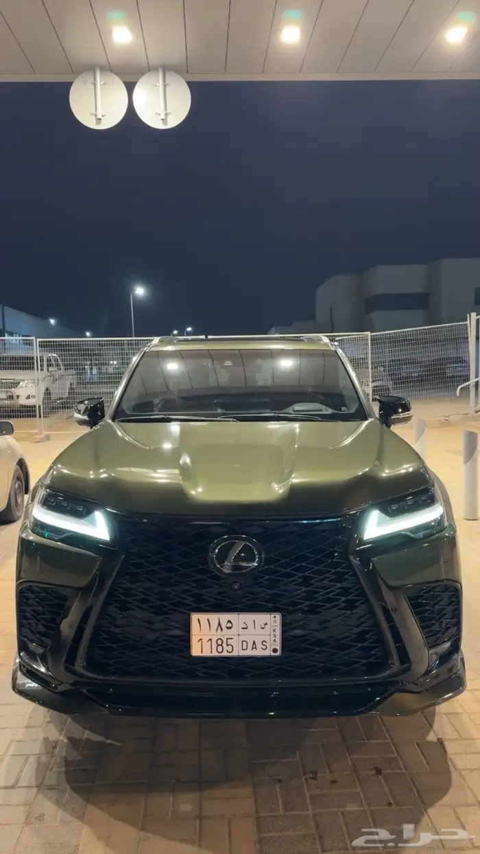 للبيع لكزس lx600 اف سبورت 2