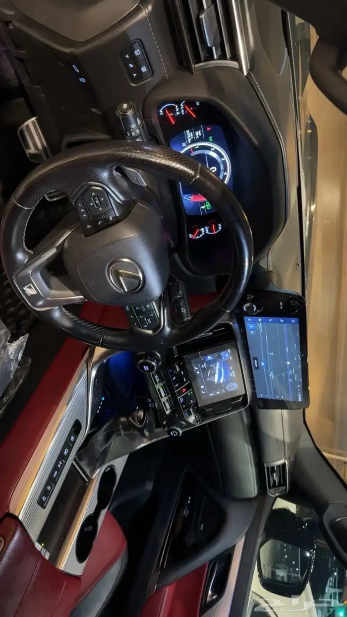 للبيع لكزس lx600 اف سبورت 8