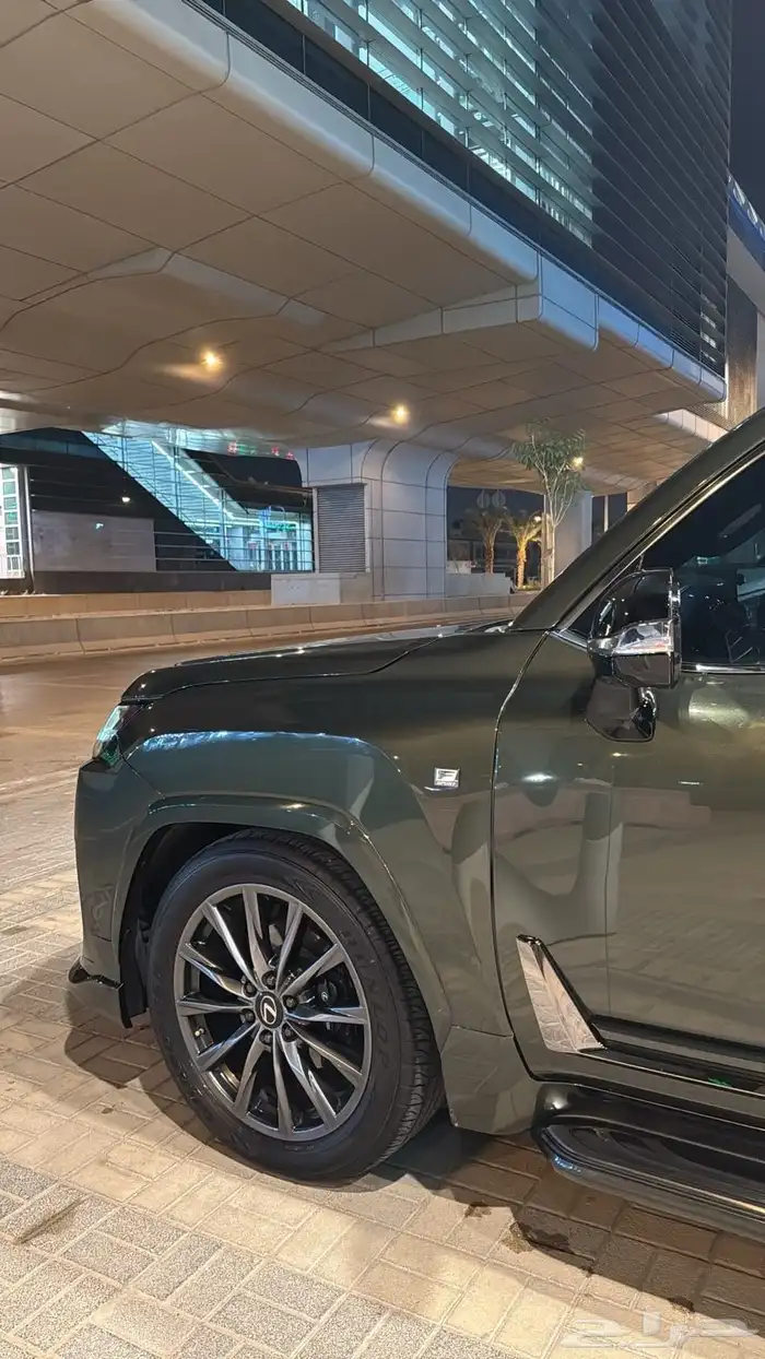 للبيع لكزس lx600 اف سبورت 4