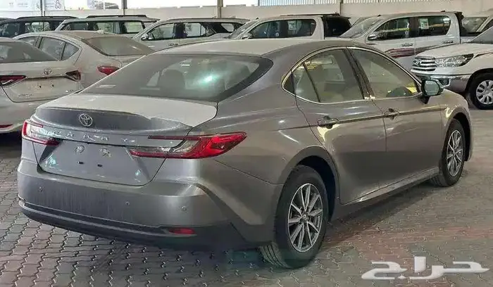 تويوتا كامري ستاندر بنزين 2025 3