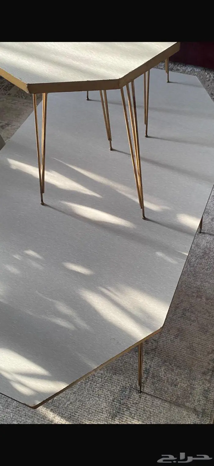 طاوله وسط و4 خدمه للبيع 1