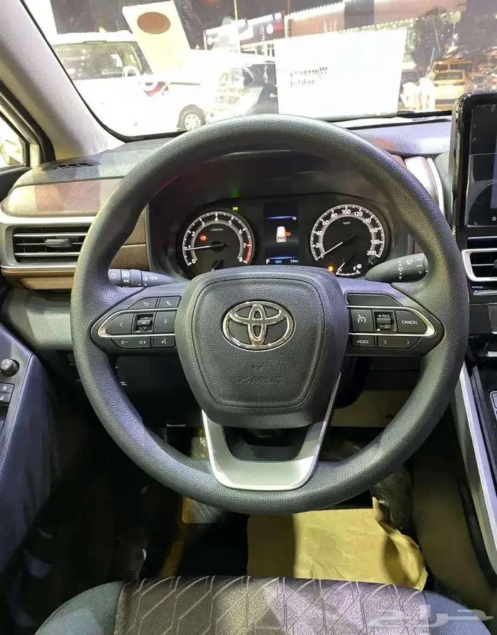 تتوفر تويوتا انوفا اصفار لمبيعات النقد و البنوك بأقل ربح0.35 20