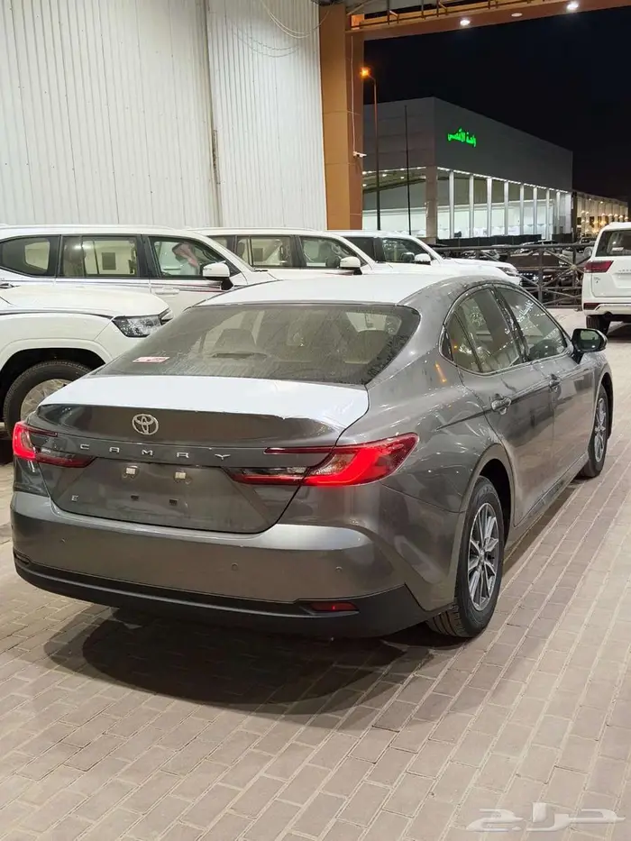 تويوتا كامري ( E-LE ) بنزين 2025 سعودي ( اقل سعر ) بطاقه 21