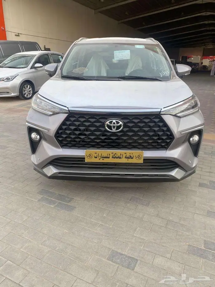 تويوتا فيلوز GLX موديل 2025 أصفار اقل سعر (شامل اللواحات) 1
