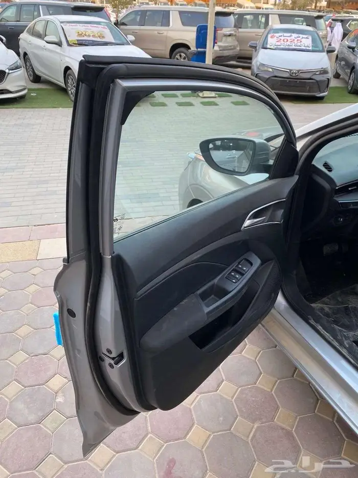 ام جي (3) 2025 اصفار سعودي 4 سلندر كاميرا شاشة 17