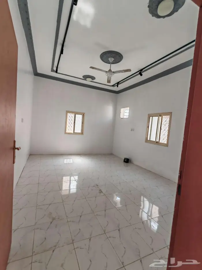 العيدابي خلف السجن 0