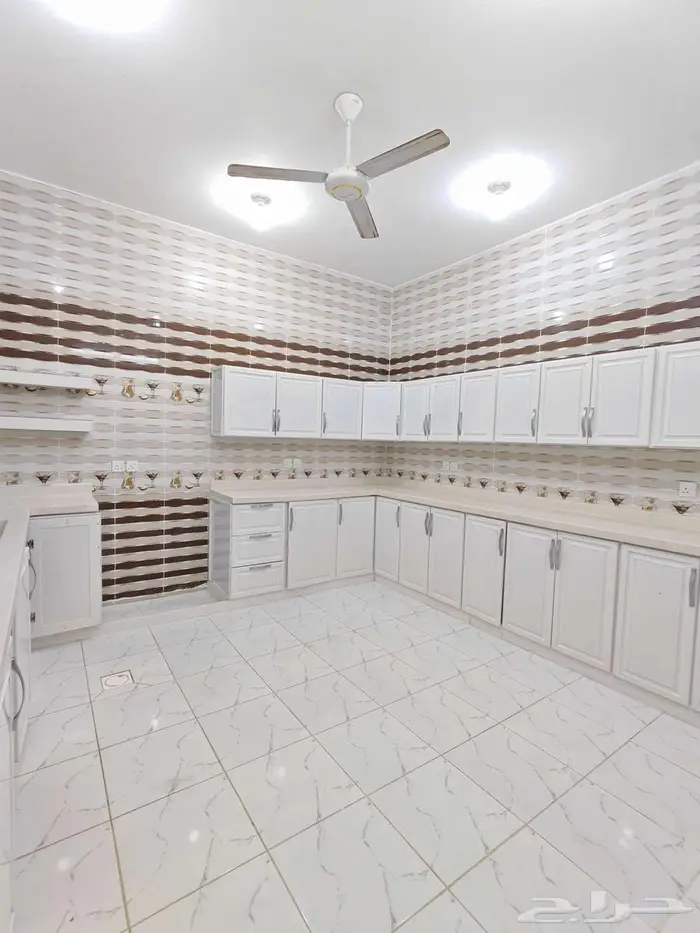 العيدابي خلف السجن 2