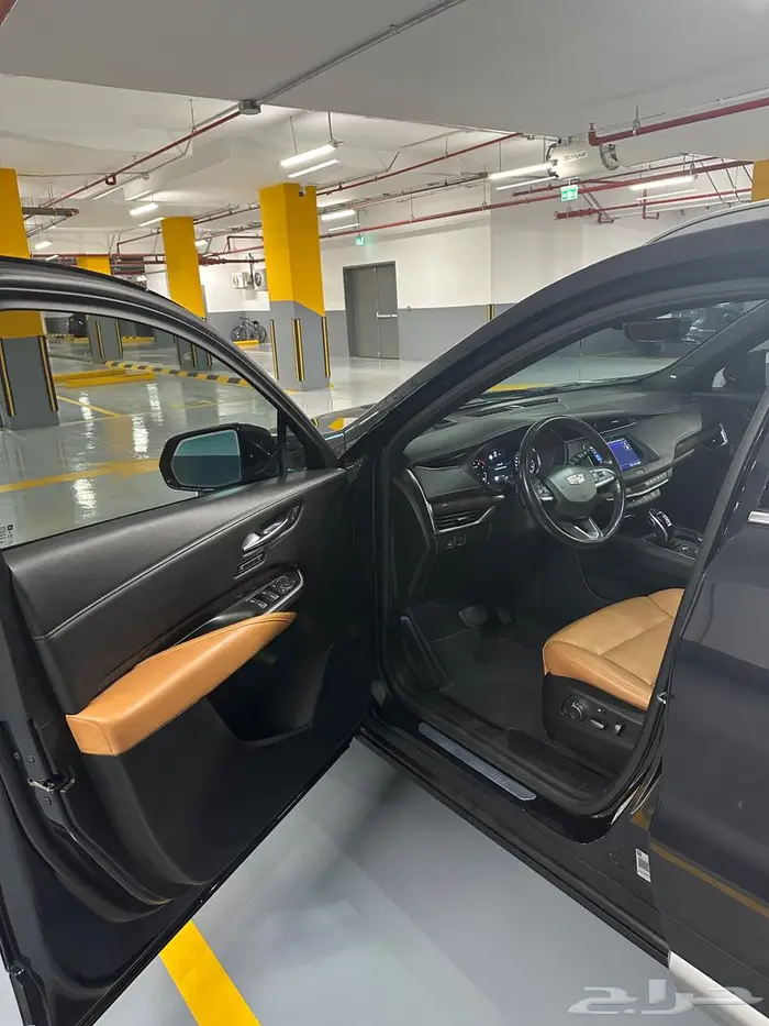 كاديلاك XT4 11