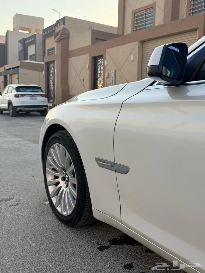 للبيع بي ام الفئه السابعه تنفس طبيعي 5