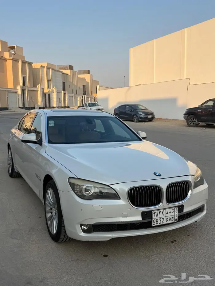 للبيع بي ام الفئه السابعه تنفس طبيعي 7