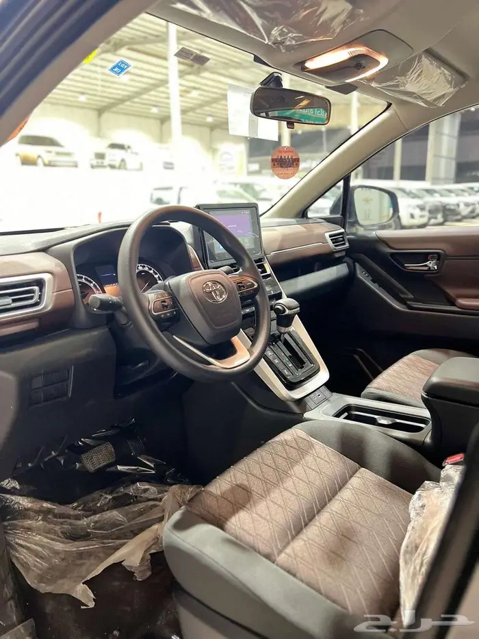 تويوتا انوفا بنزين موديل 2025 15