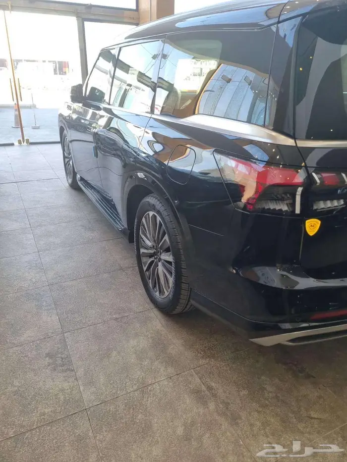 انفينتى QX80 سنسورى 2025 1