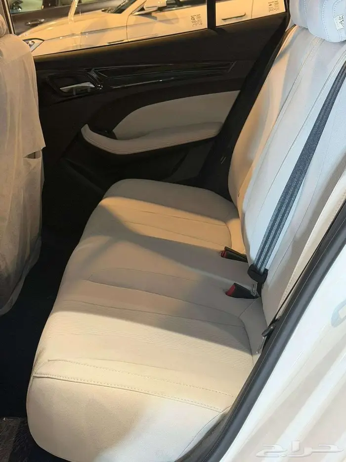 ام جي فايف MG5 2025 نص فل بسعر حصري 8