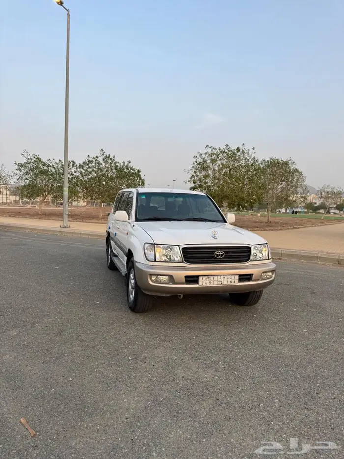 جيب لاند كروزر 2000 GXR 1