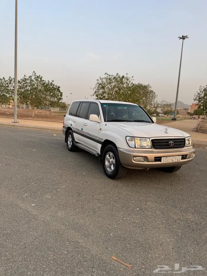 جيب لاند كروزر 2000 GXR 7