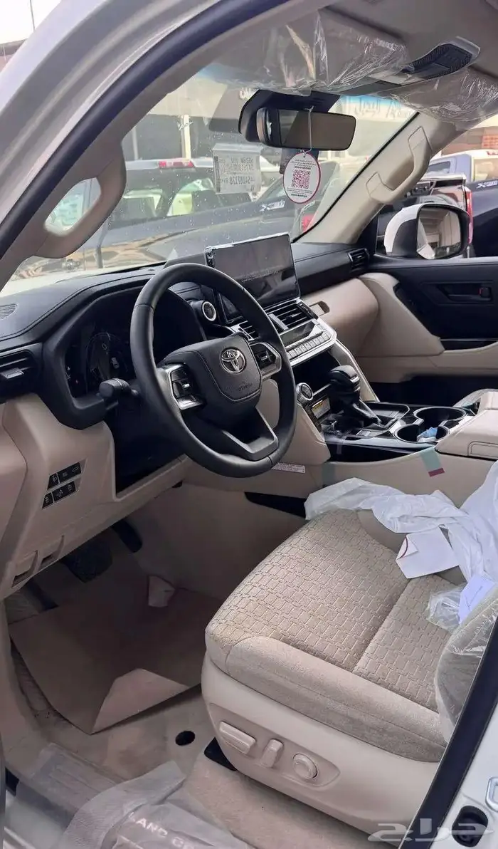 تويوتا لاندكروزر GXR3 بنزين 2025 اصفار 16