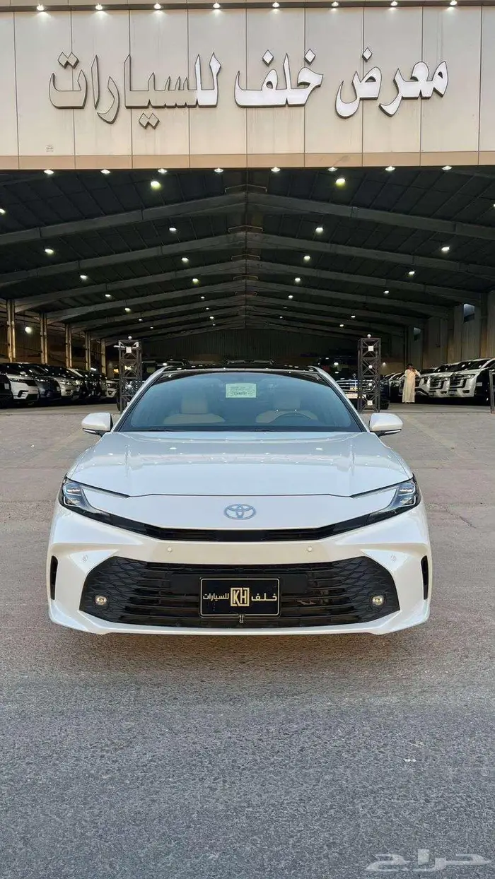 تويوتا كامري هايبرد موديل 2025- معرض خلف للسيارات 0