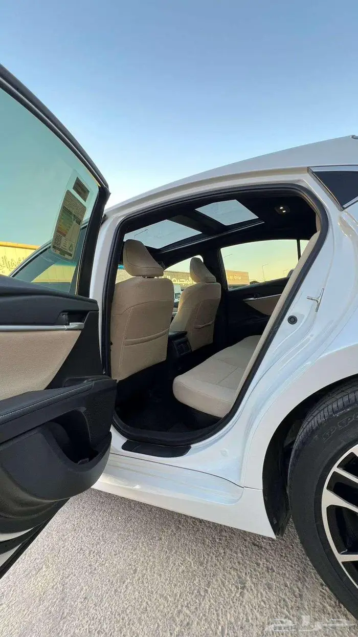 تويوتا كامري هايبرد موديل 2025- معرض خلف للسيارات 14