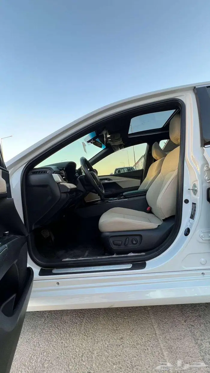 تويوتا كامري هايبرد موديل 2025- معرض خلف للسيارات 15