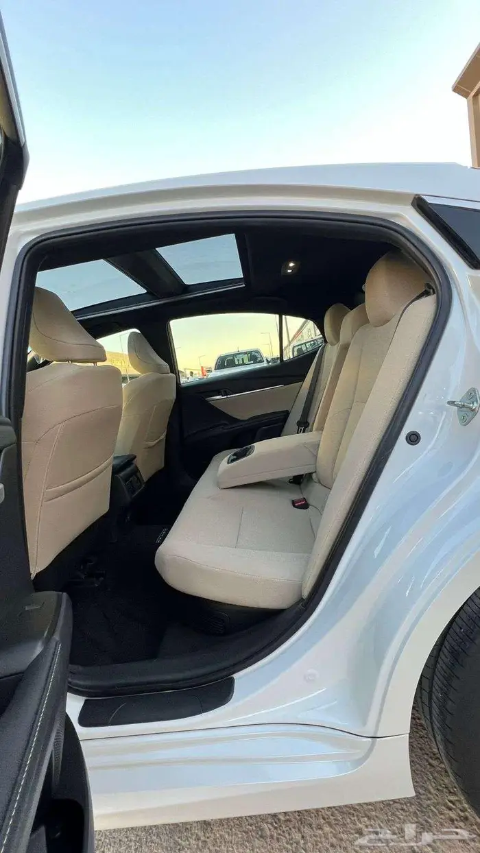 تويوتا كامري هايبرد موديل 2025- معرض خلف للسيارات 12