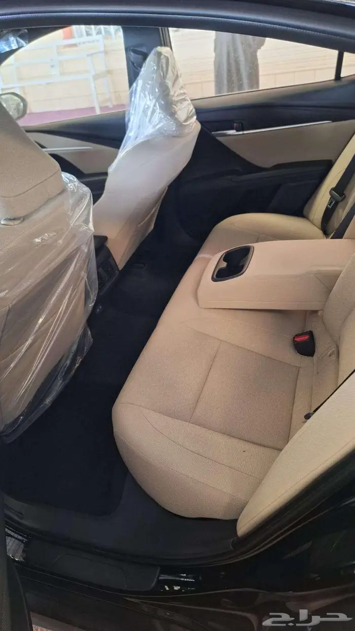 تويوتا كامري E 2025 بنزين اسود 8