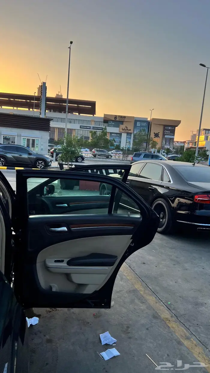 كرايزلر C300 V8 2012 للبيع مستعجل 16