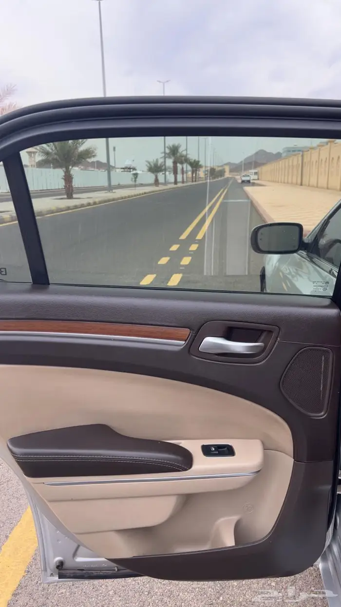 كرايسلر 5.7 اكزاكتيف 2012 8