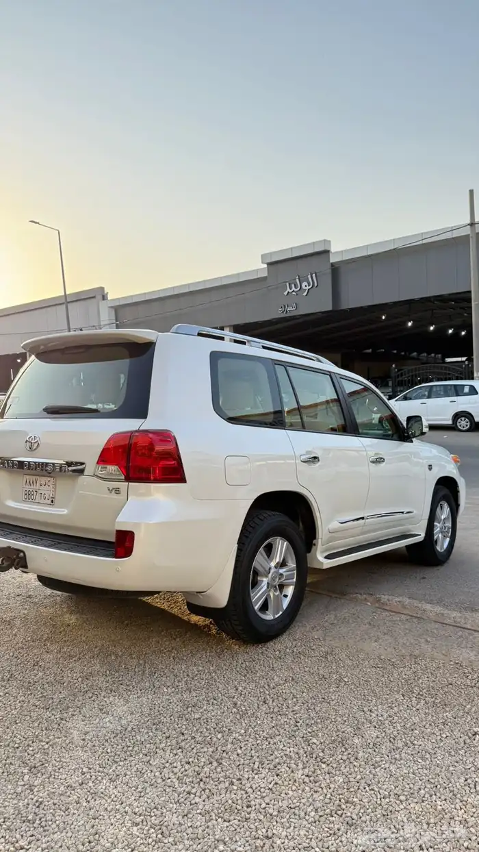 تويوتا GXR ابيض 2015 فل كامل سعودي عداد 116 الف 3