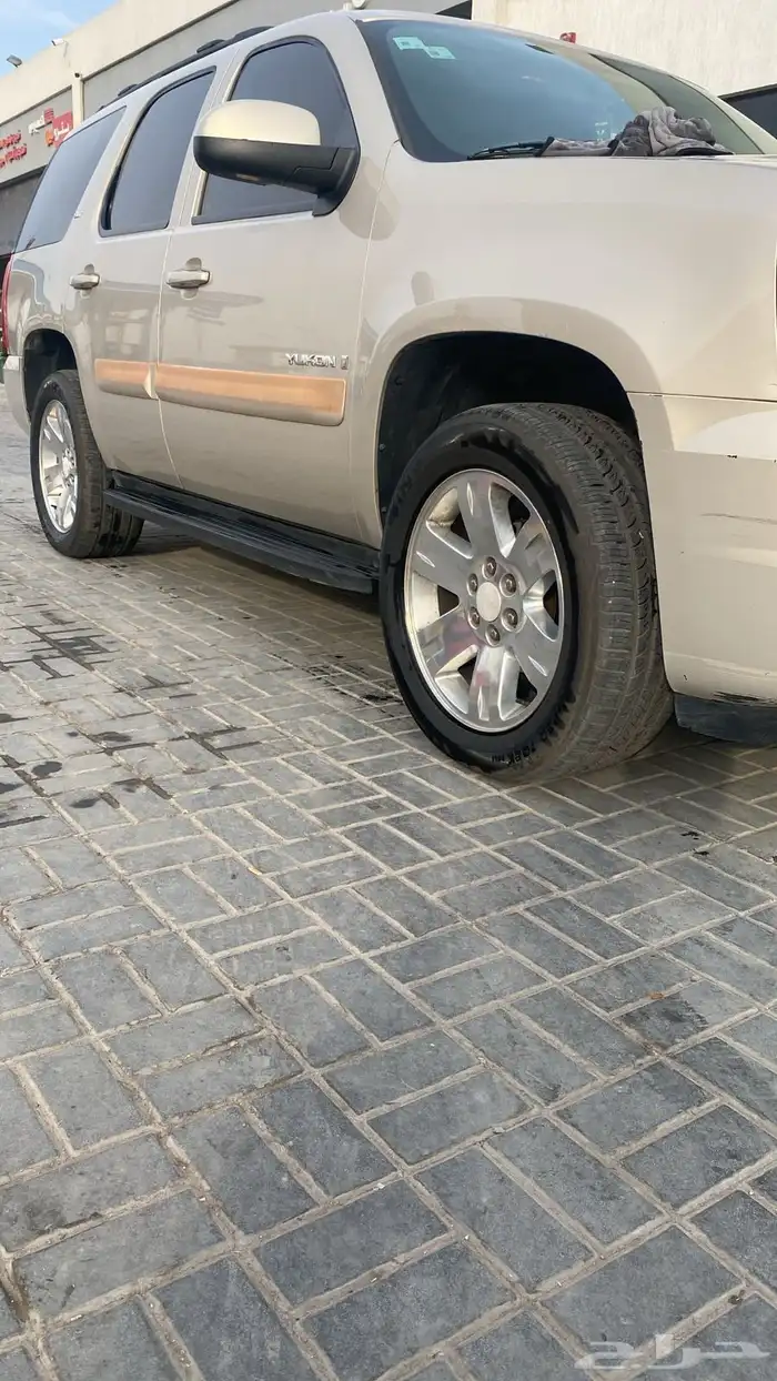 سيارة من نوع جمس يوكن 0