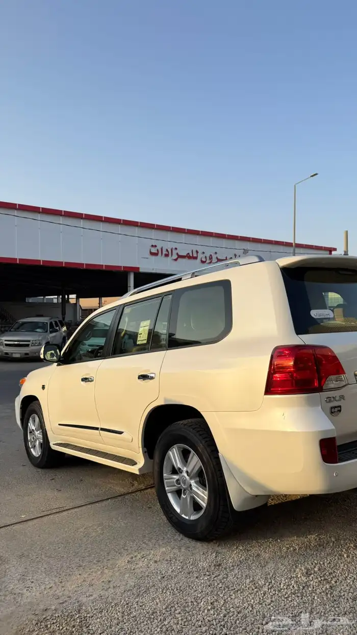 تويوتا GXR ابيض 2015 فل كامل سعودي عداد 116 الف 4