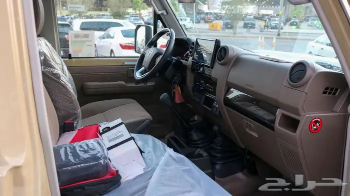 تويوتا شاص DLX قير عادي بدون ونش رفرف 2025 14