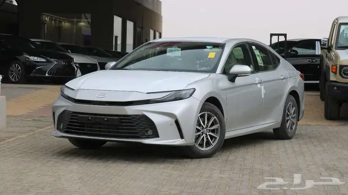 تويوتا كامري استندر فضي 2025 كاش -اقساط 0