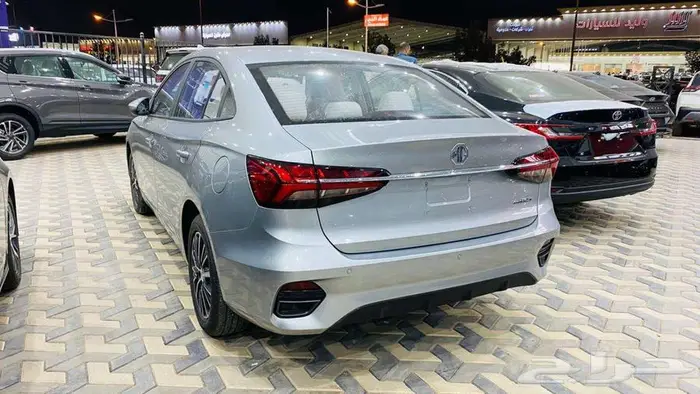 ام جي 5 ستاندر الشكل الجديد موديل 2025 3