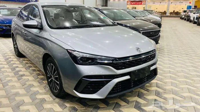 ام جي 5 ستاندر الشكل الجديد موديل 2025 4