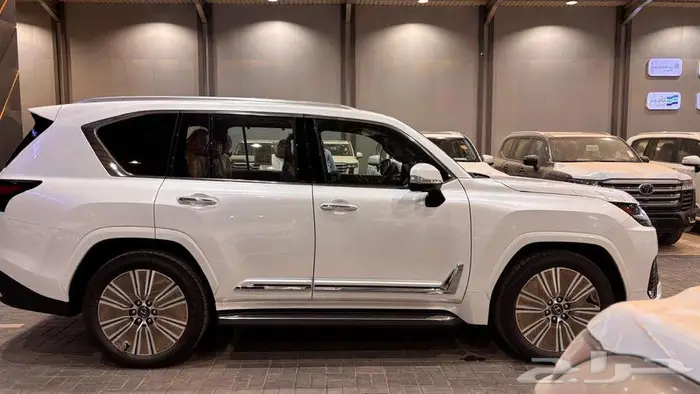 لكزس LX600 BB 2025 ابيض-داخل جملي سعودي 2025 3
